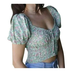 Elodie Green Floral Puff Shoulder
Cropped Top NWT Size Small.